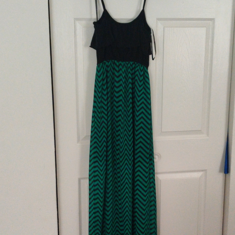 Dress - Picture 2 of 2